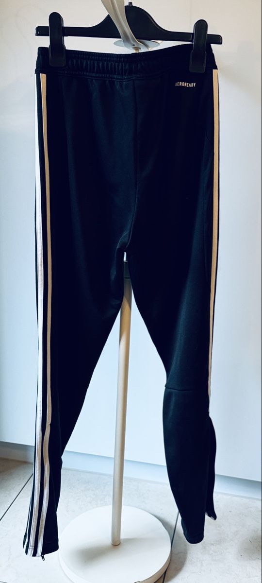 Adidas Pantaloni: Trainerhose Adidas – Nuovo (secondo la descrizione) da Thusis venduto da Rogru1 1