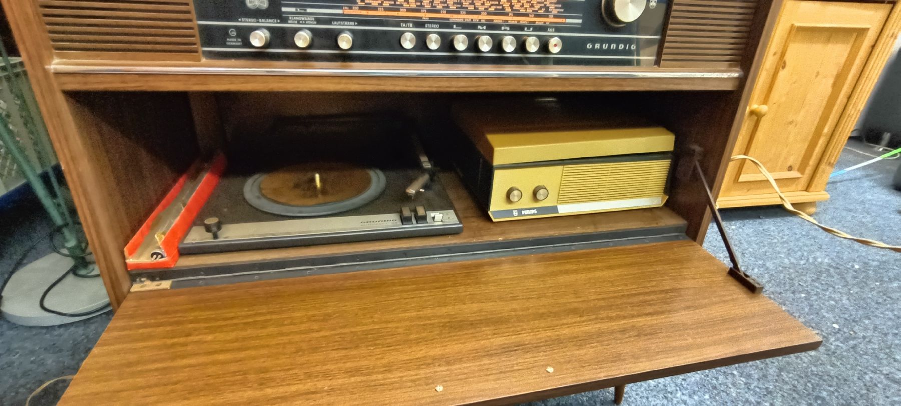 Grundig Radios: Grundig Stereo-Konzertschrank Como E/51  – D'occasion à Pfäffikon ZH par K-V-M 5