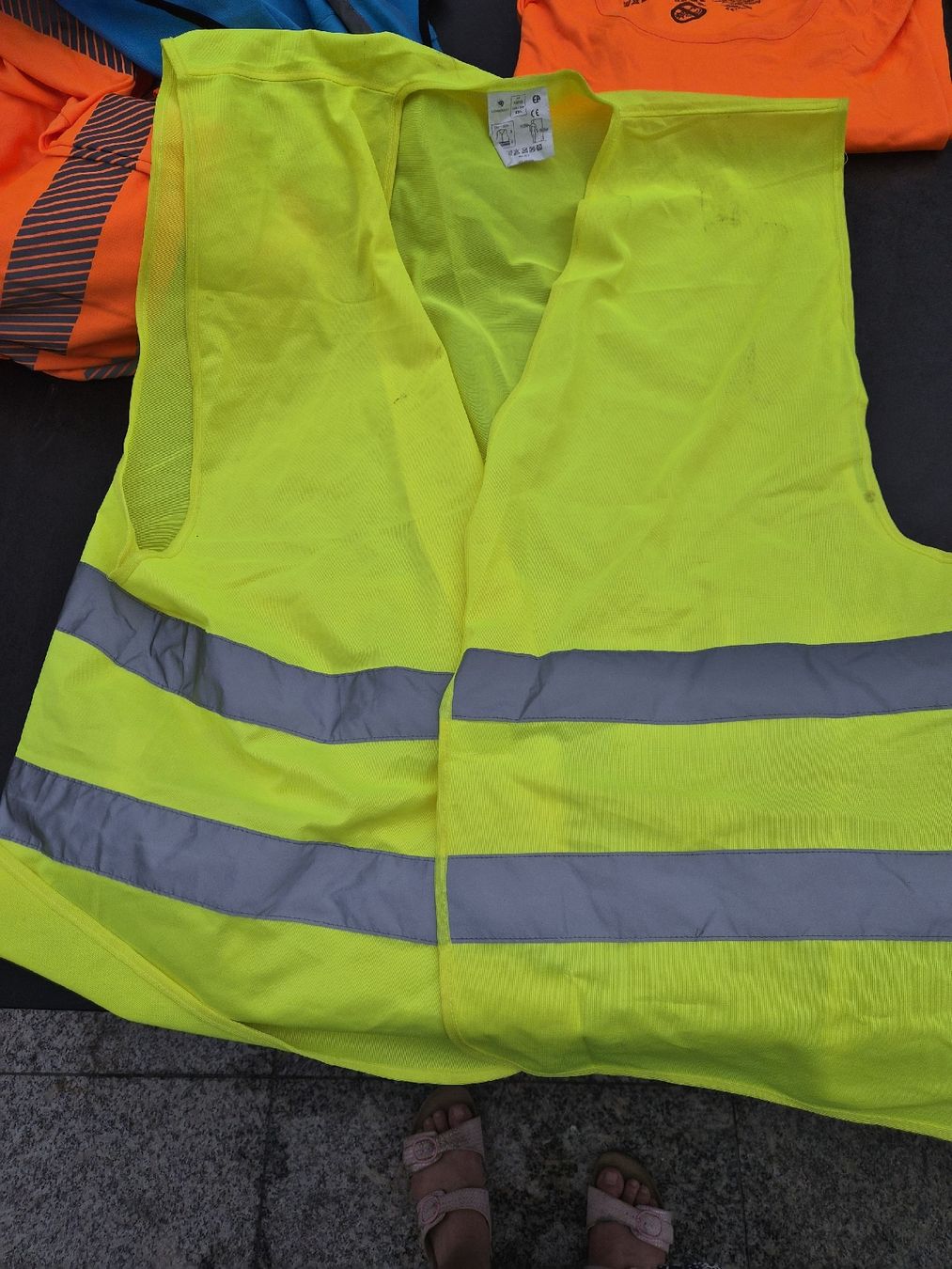 Gilet & Giacche: Warnweste neongelb Grösse XXL  – Usato da Fislisbach venduto da Crisisgusita