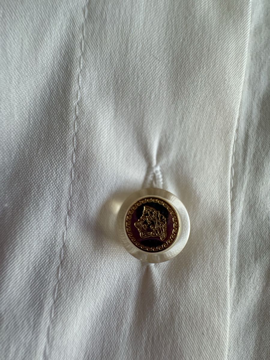 Versace Blusen: Camicia donna Versace maniche corte colore bianco – Gebraucht aus Giubiasco von mol_f9mf 1