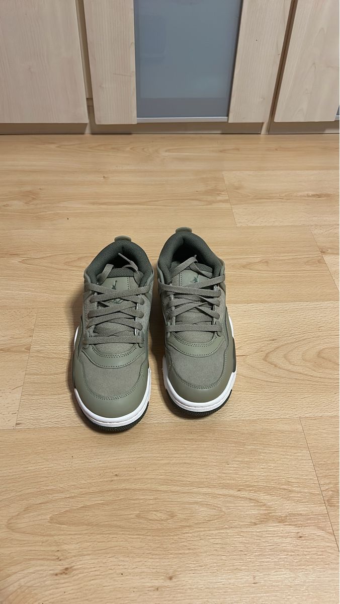 Jordan Scarpe da uomo: Nike air Jordan 4 RM Taille 38 – Nuovo (secondo la descrizione) da la chaux-de-fonds venduto da swann88