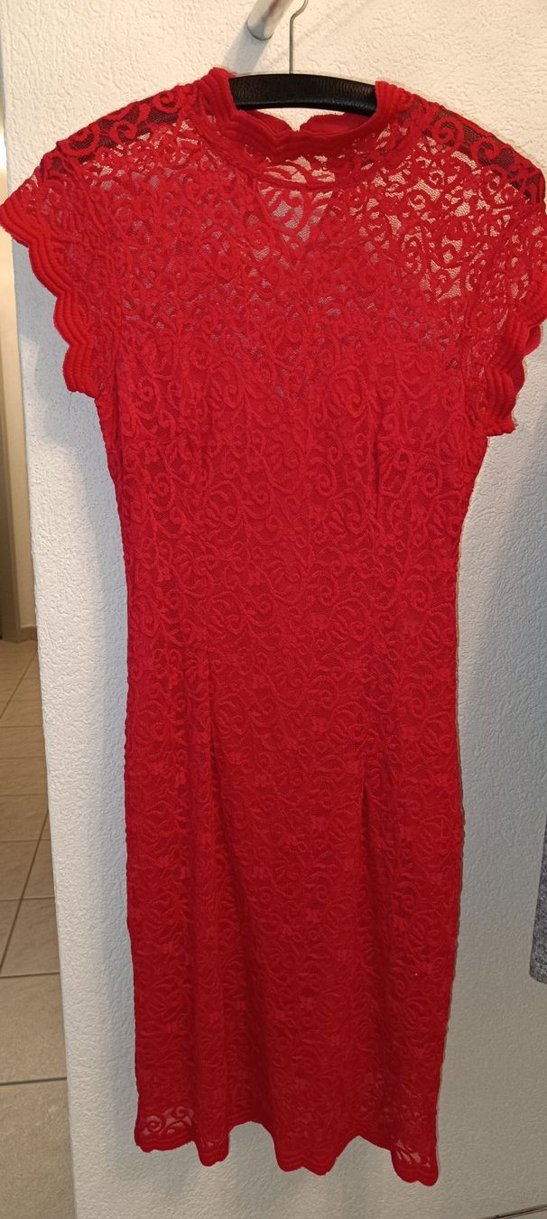 Kleider: Rotes Spitzenkleid mit Kragen – Gebraucht aus Mellingen von Kar_rm6h