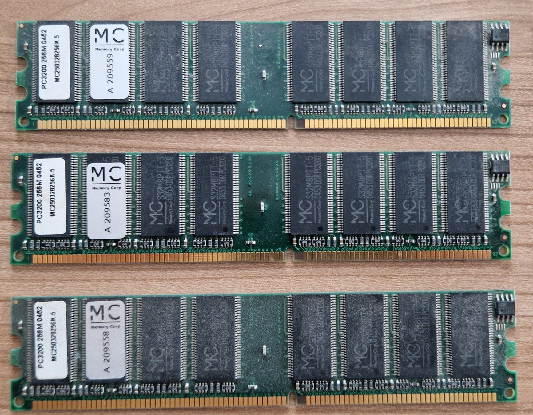 Memoria / RAM: RAM DDR_256MB_400MHZ – Usato da Villaz-st-Pierre venduto da BIstroide