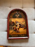 Vintage Wimbledon Tennis Club Relief Werbeschild aus Holz – 