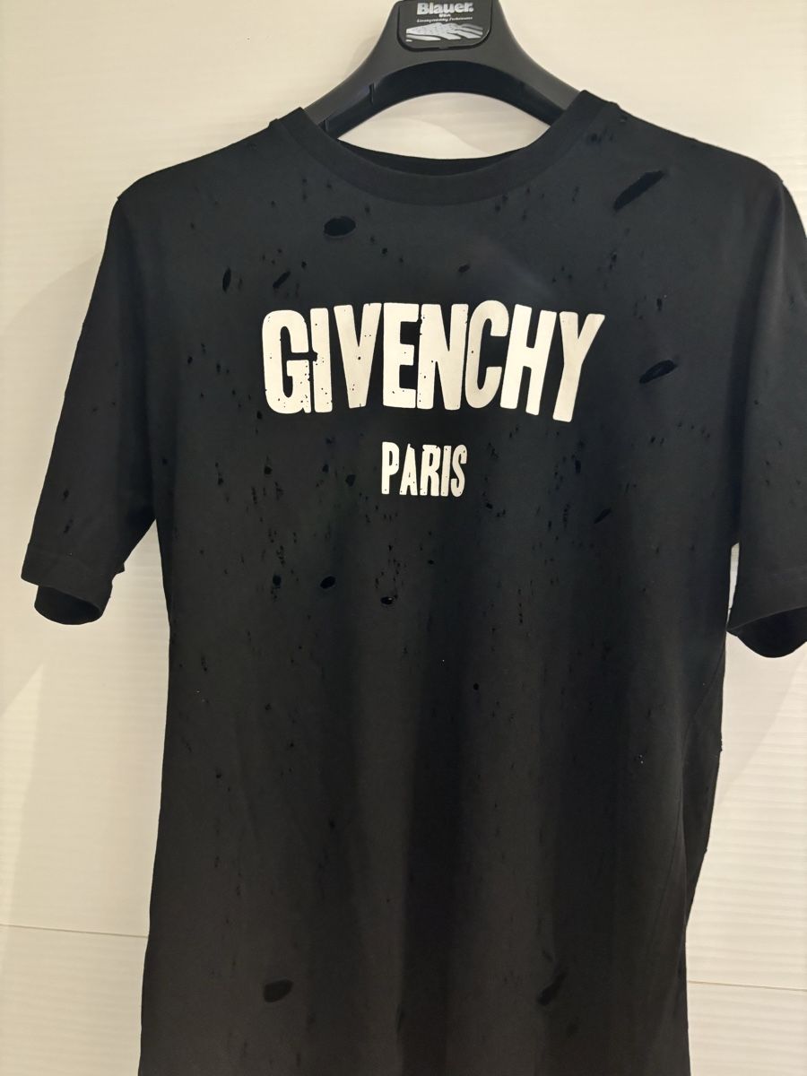 Givenchy T-shirt: Givenchy T-Shirt Grösse M – Usato da Untersiggenthal venduto da capodanilo6 1