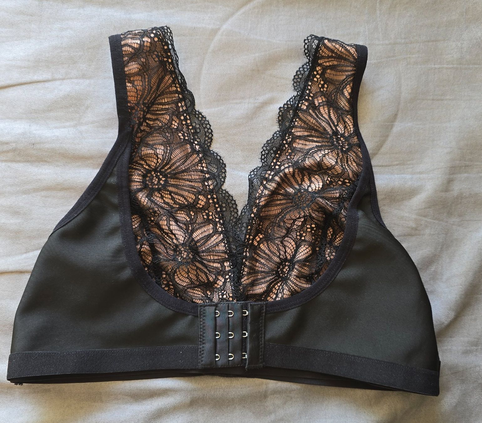 Sonstige Unterwäsche: BH Spitze Schwarz Nude Grösse XXL – Gebraucht aus Meggen von everydaysale 2