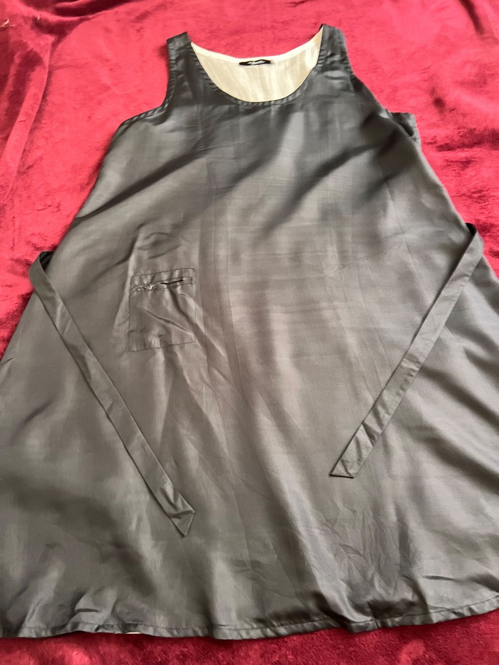 Kleider: Silk maxi dress – Neu (gemäss Beschreibung) aus Lausanne von NYC67