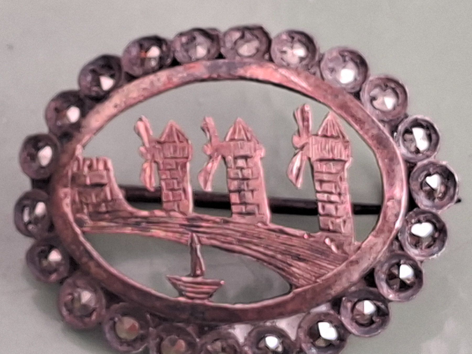 Broches & Aiguilles: Brosche mit Windmühlen Motiv Silber gebraucht – D'occasion à Schaffhausen par meteor7