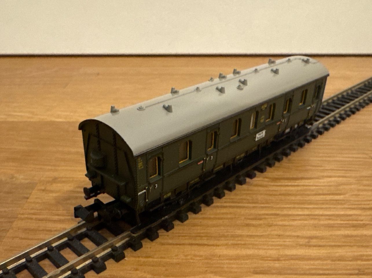 Trix Modelleisenbahnen: Minitrix 3059 DR Abteilwagen 3.Kl. – Neu und originalverpackt aus Schlierbach von Look8 2