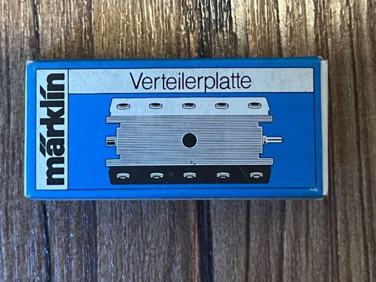 Märklin Kit di modellismo & Modellini statici: Märklin H0 Verteilerplatte 7209 – Usato da Hirzel venduto da momo24Horgen