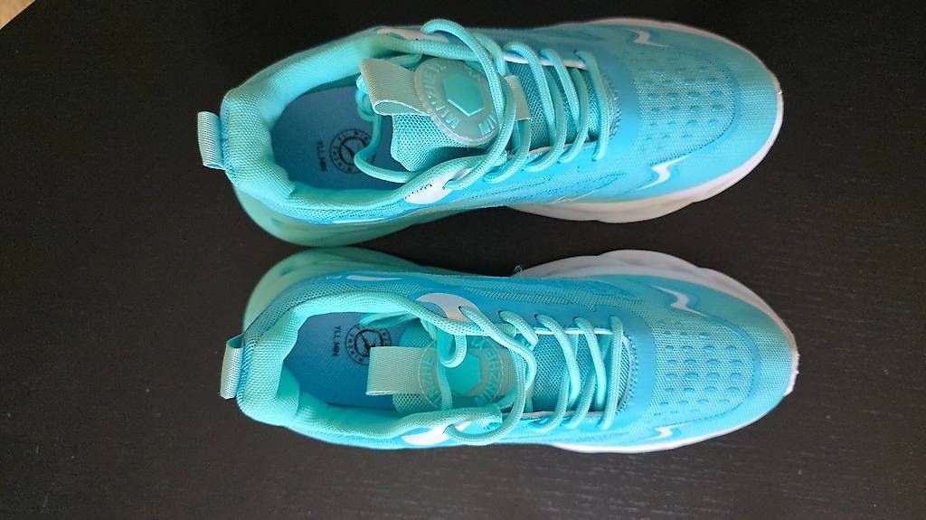 Scarpe da donna: ganz neue Sneakers – Usato da Regensdorf venduto da surber54