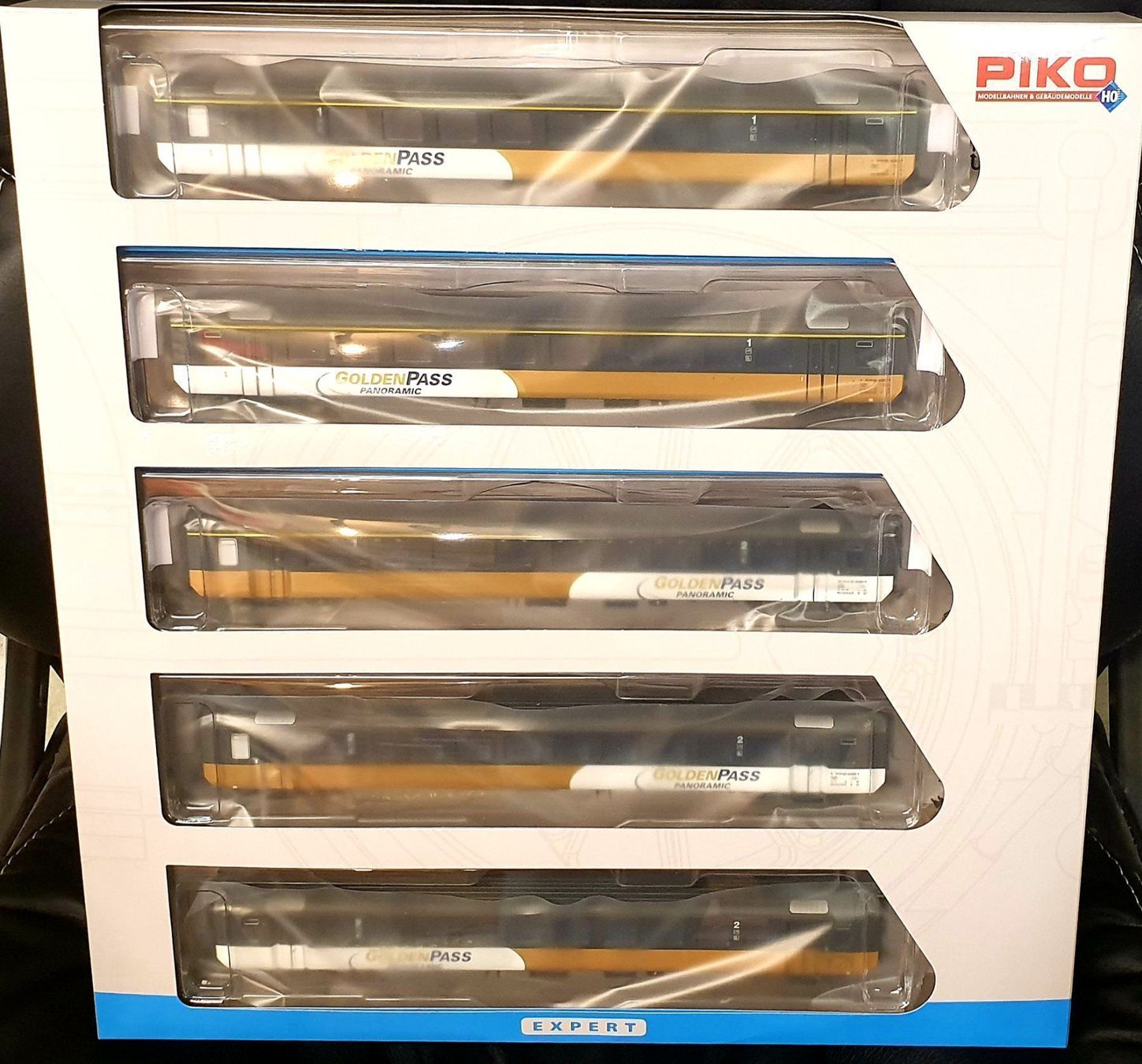 Piko Modelleisenbahnen: Piko BLS Goldenpass Set DC – Neu und originalverpackt aus Neuenhof von ludovicco