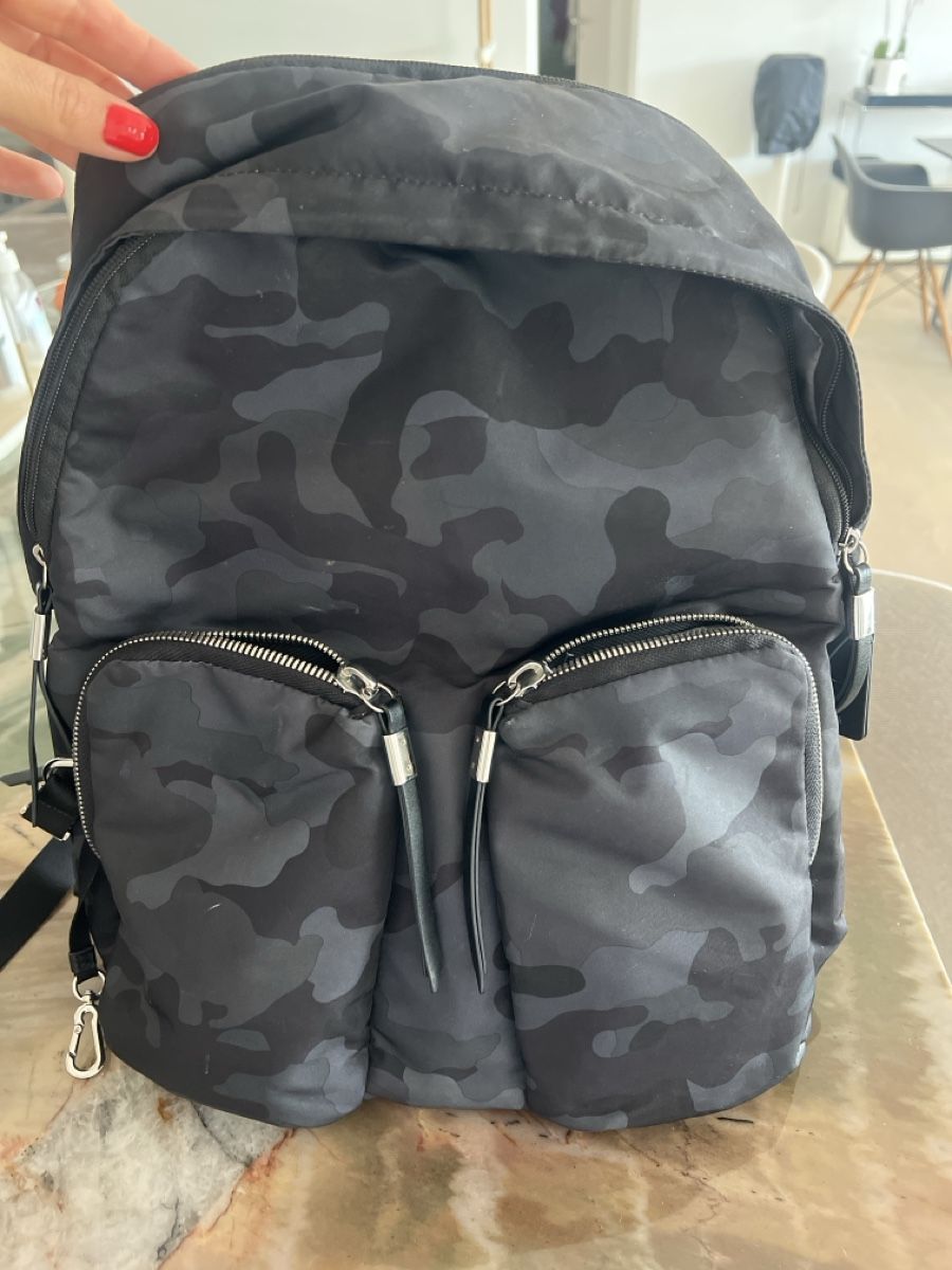 Tumi Rucksäcke: Tumi Backpack Camouflage Black Used – Gebraucht aus Oberägeri von rus_7vhx