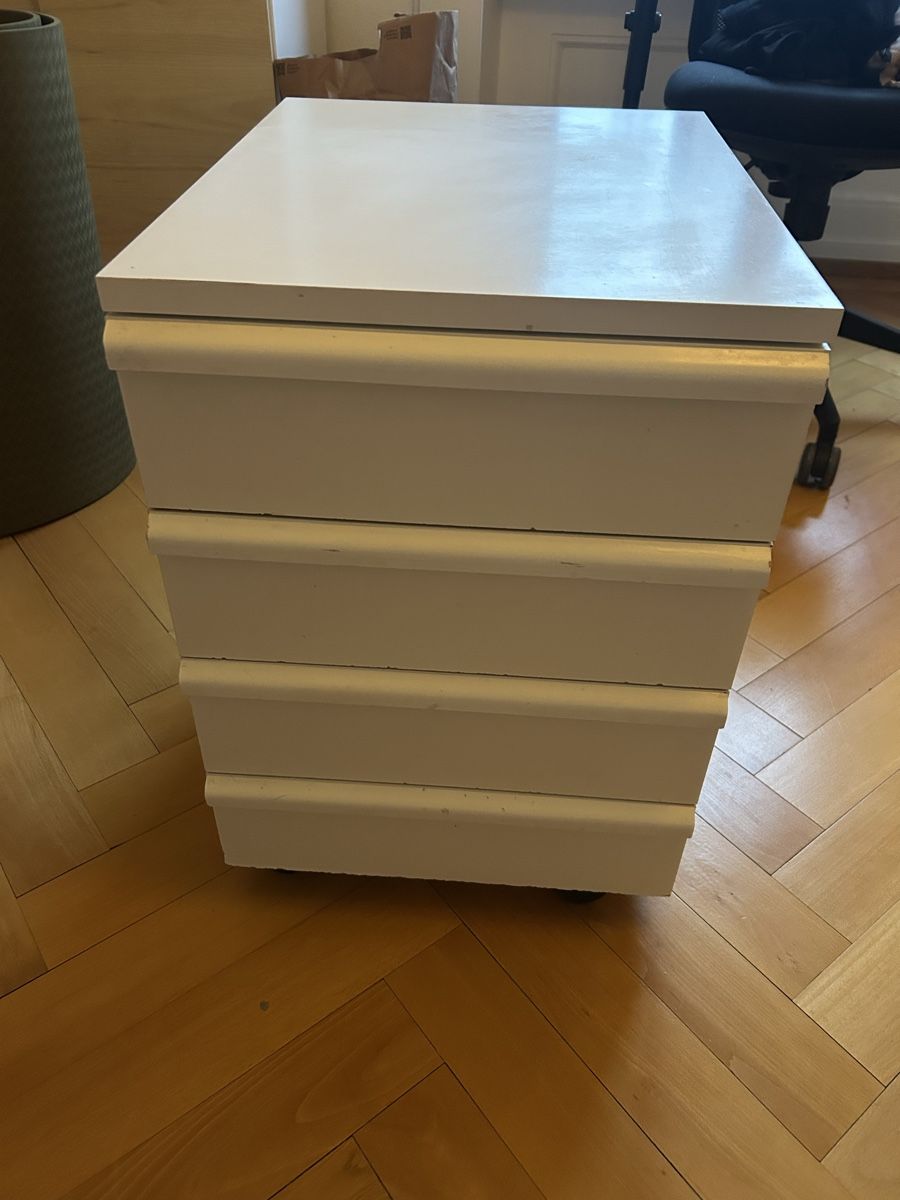 Kommoden: Commode – Gebraucht aus Nyon von sas_p89l