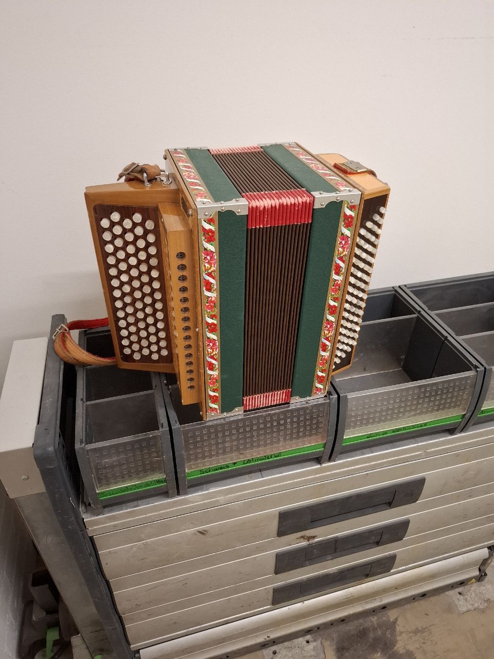 Strumenti musicali: schwyzerorgeli chromatish – Usato da Villeneuve venduto da BibiVintage 7