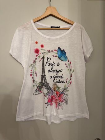 Weisses Damen-T-Shirt mit Paris-Motiv und Blumen