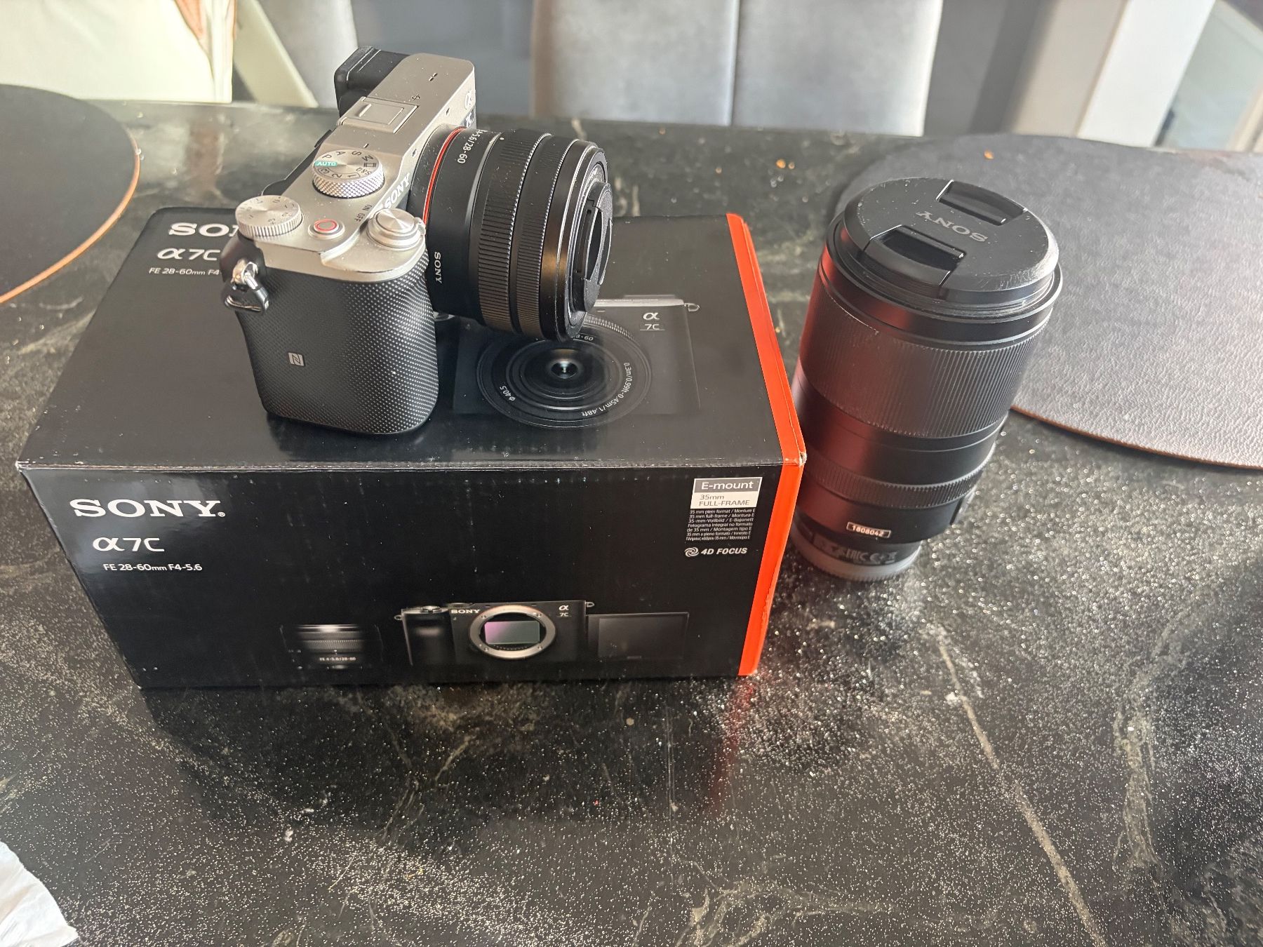 Sony Fotocamera: Sony Alpha 7C silber mit 2 Objektiven E-Mount neuwertig – Usato da Steffisburg venduto da Igino111 1