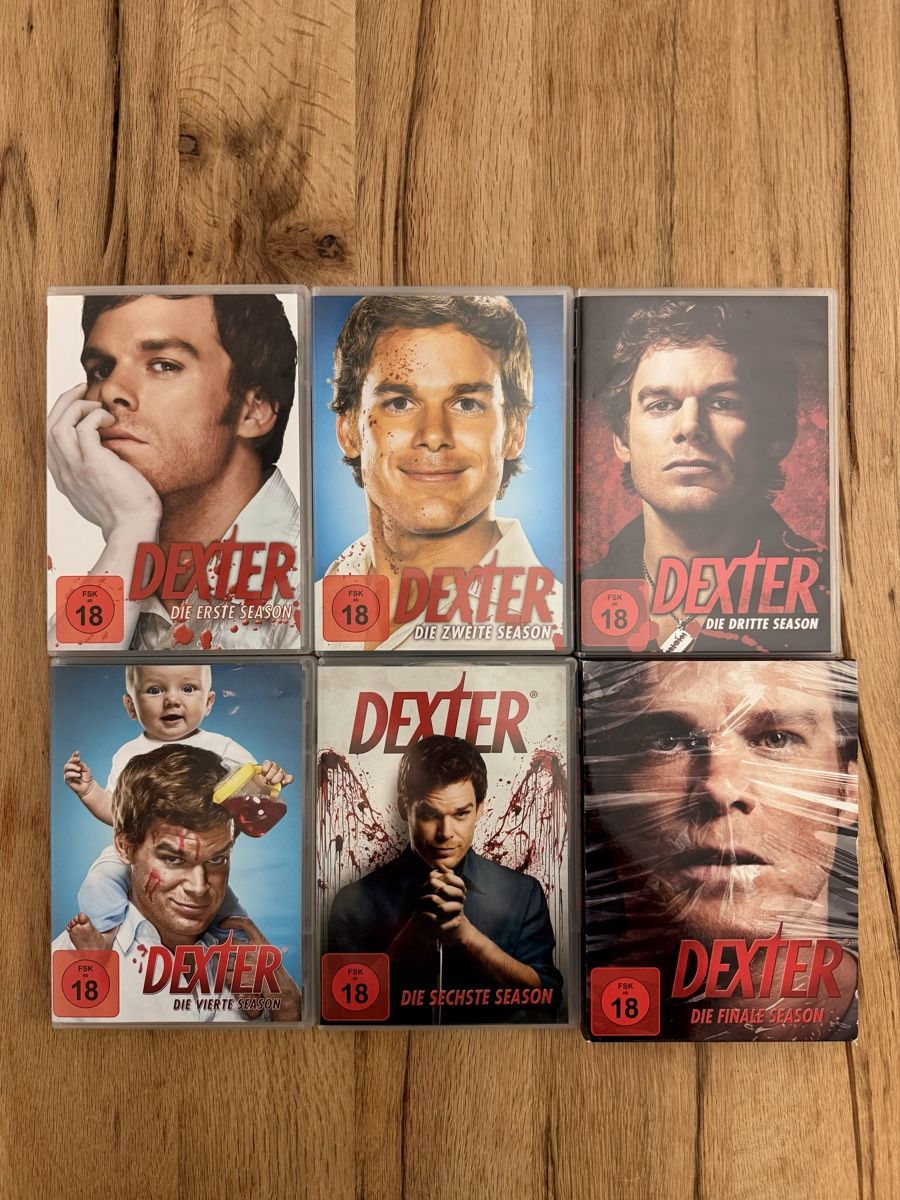 Tutti i DVDs: Dexter Serie 1,2,3,4,6 und 8 – Usato da Kriens venduto da Genschi