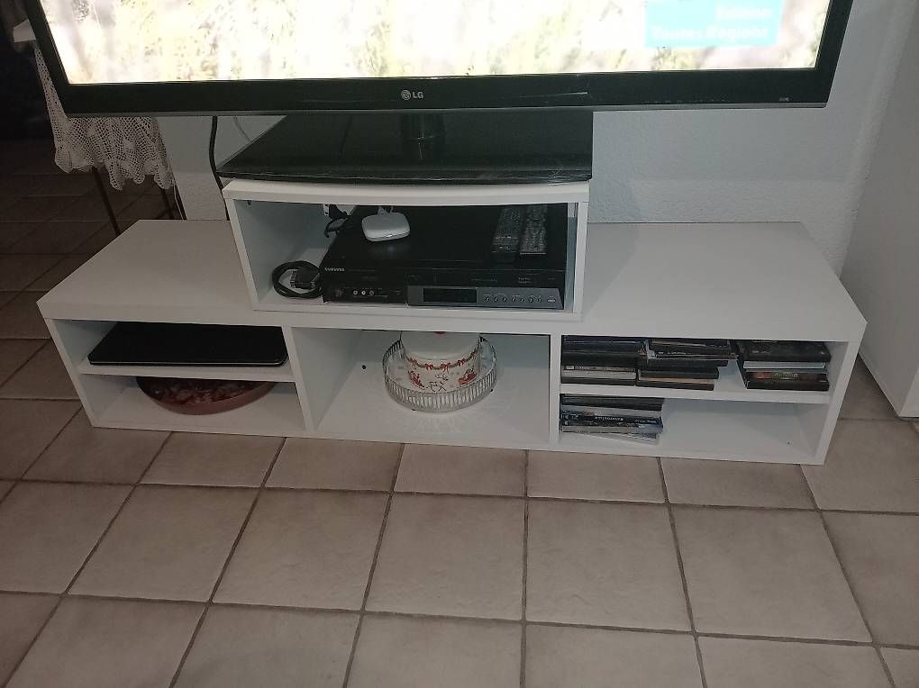 Televisori: Télévision avec meuble TV – Usato da Estavayer-le-Lac venduto da rga_657c 2