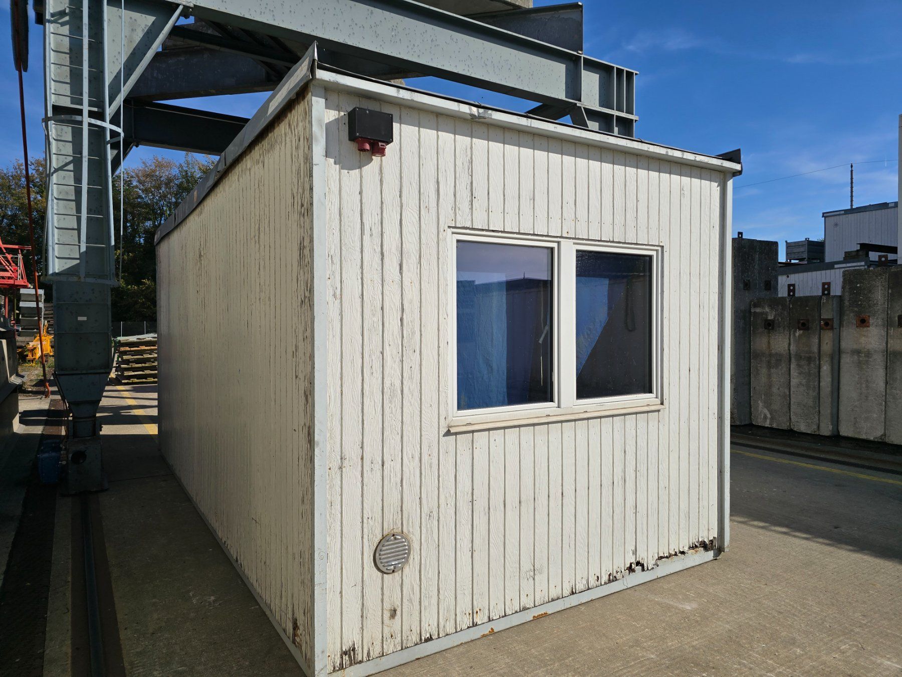 Conteneurs de construction: Büro Container Isoliert – D'occasion à Oberglatt ZH par Werkhof_Oberglatt 1