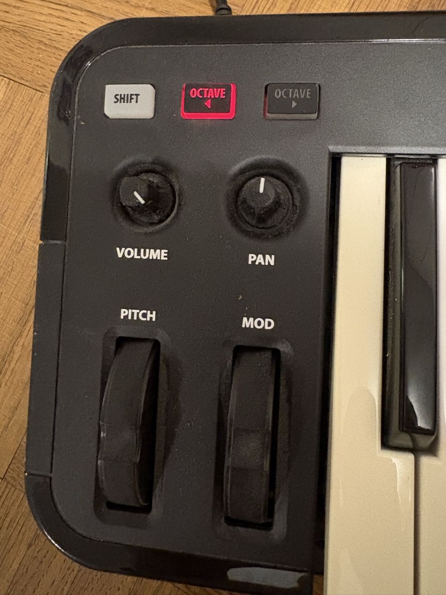 Line 6 Strumenti musicali: Line 6 Mobile 49 Keys USB midi Keyboard ab Fr. 1.- – Usato da Perlen venduto da S0nG0ku 2