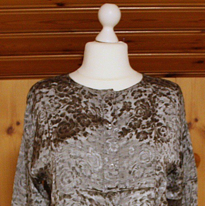 Blusen: Bluse schwarz-silber Gr. M – Gebraucht aus Flüelen von Diversicum-Vintage 1