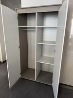 Armoire avec miroir 
