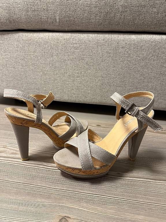 Scarpe da donna: Chaussures femmes – Usato da Goumoens-la-Ville venduto da SandieF 4