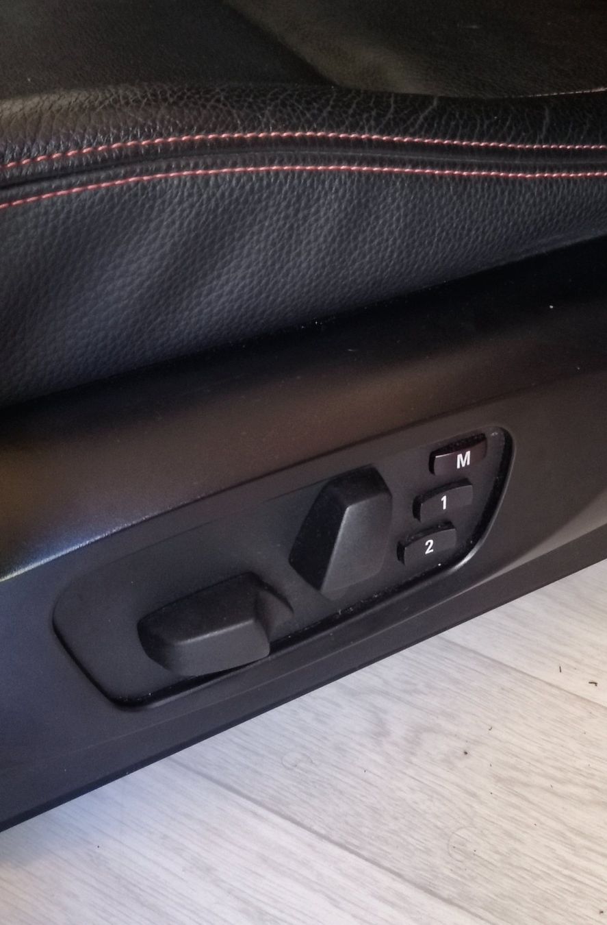 BMW Toutes les pièces auto: BMW 1M seat (1er M coupe e82) – D'occasion à Ste-Croix par mylprs 3