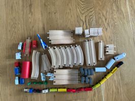 Holz Eisenbahn Set mit Zügen und Schienen