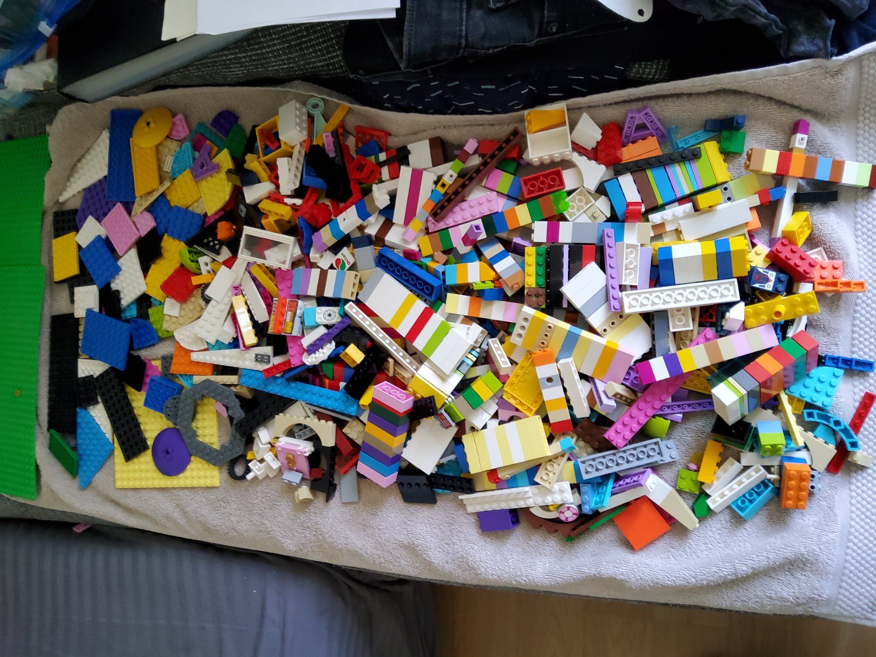 Lego Jouets: Lego steine 2 kg mit Platten – D'occasion à Zürich par Dalicelik