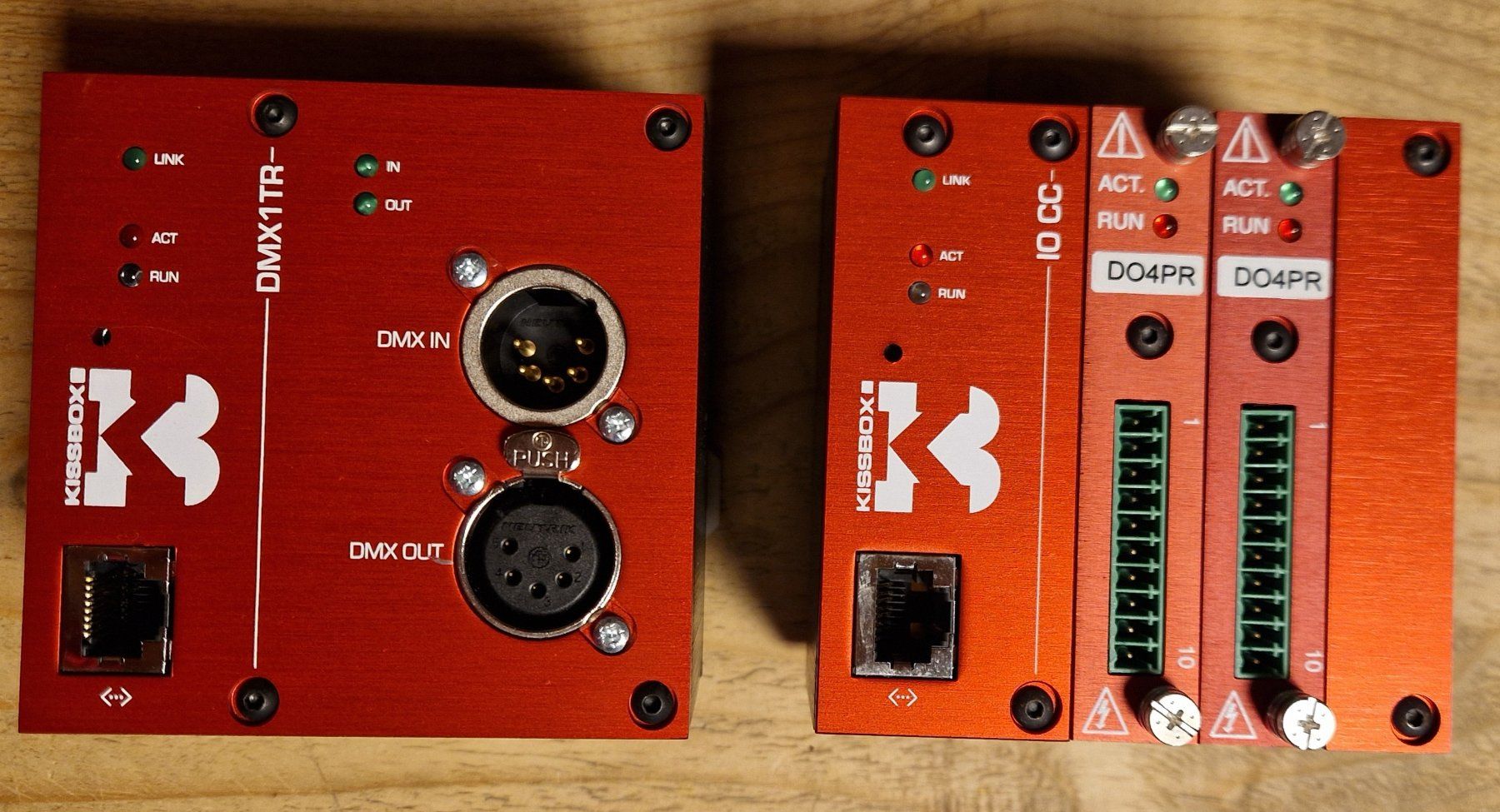 Elektronikbauteile: KISS-BOX DMX1TR & IO CC-DO4PR Module - Top Event Technik – Gebraucht aus Bennau von Sven-369