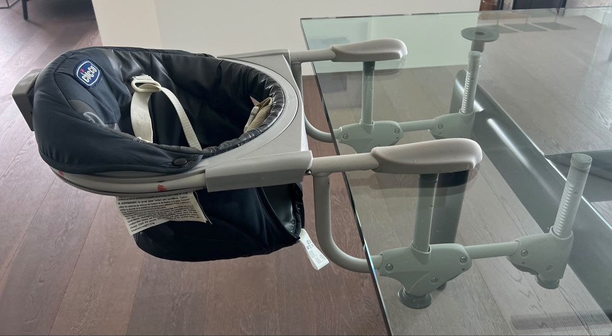 Chicco Hochstühle: CHICCO Kinder-Tischsitz 360° – Gebraucht aus Ebertswil von bikeatack
