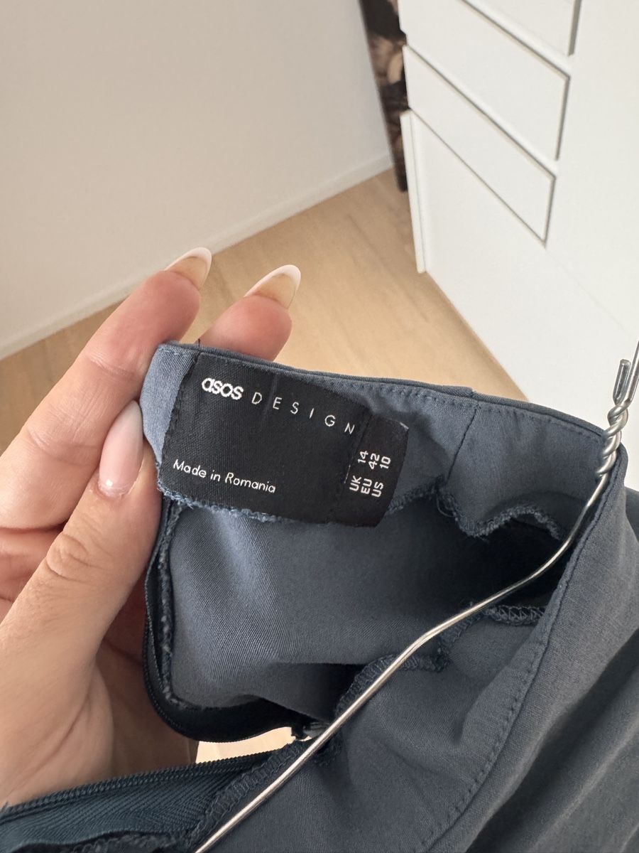 Asos Kleider: ASOS Kleid – Gebraucht aus Aesch BL von Sheisign 1
