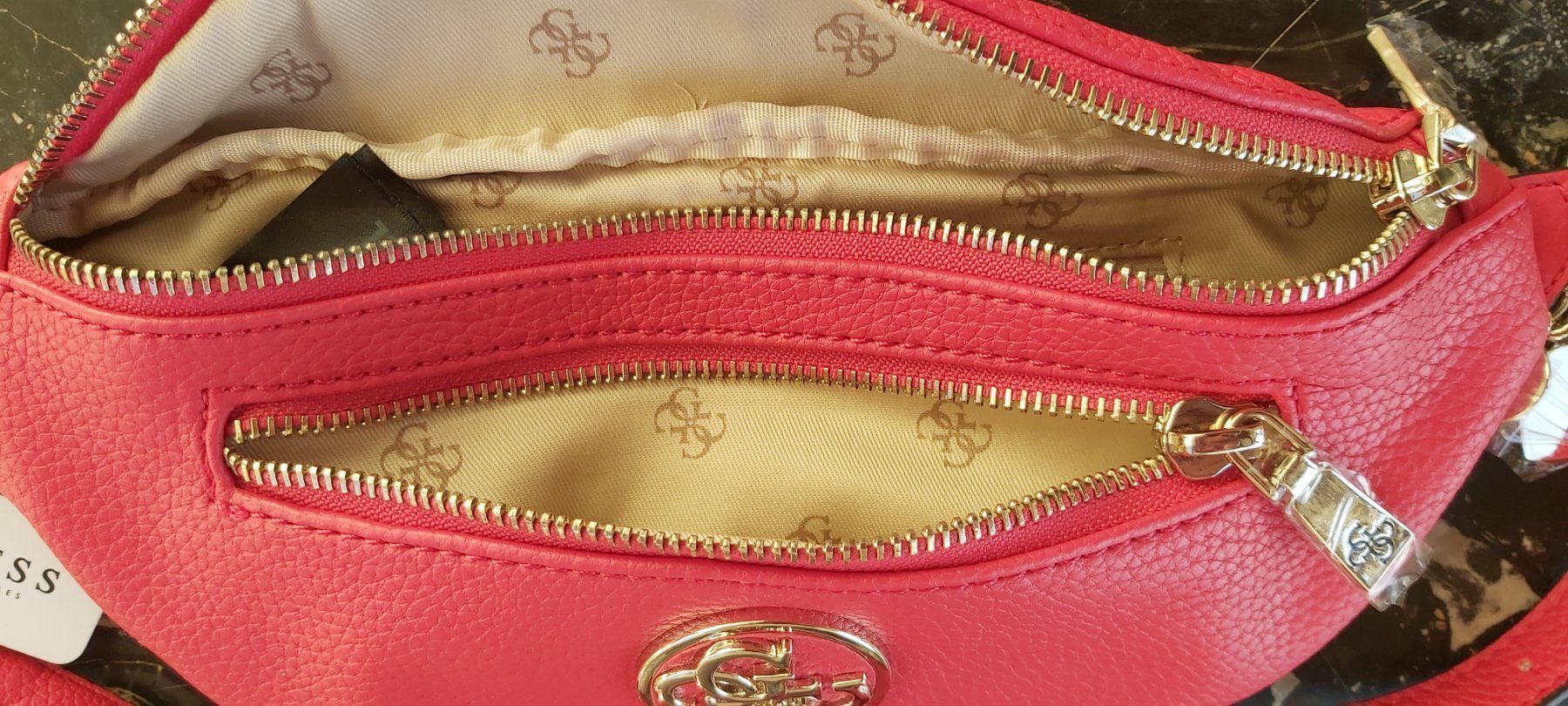 Guess Borse da donna: Bauchtasche GUESS NEU – Nuovo e nell'imballaggio originale da Greppen venduto da 86Sina 8