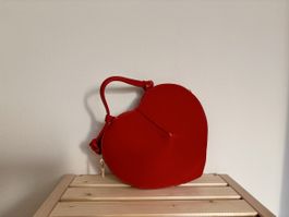 Handtasche Herzform rot Kunstleder mit Schultergurt neu