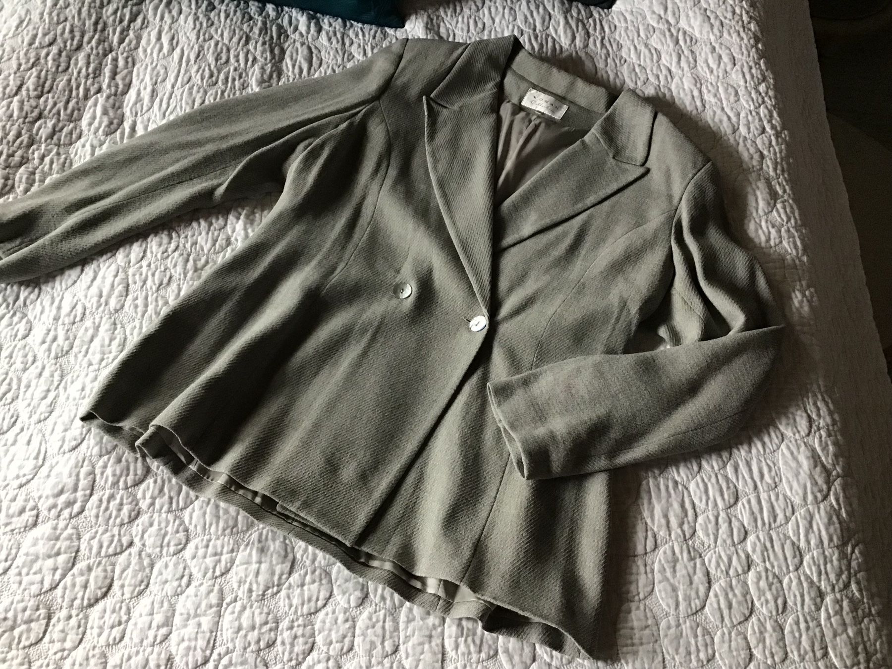 H&M Giacche: Schicker Damen Blazer Gr. 46 mit Perlmuttknöpfen – Usato da Weggis venduto da Tupferl