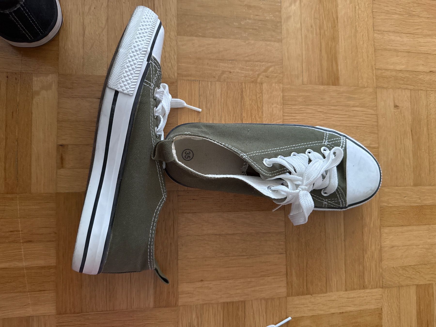 Chaussures filles: 3 Paar Stoff Schuhe – D'occasion à birsfelden par Giuseppe70 2