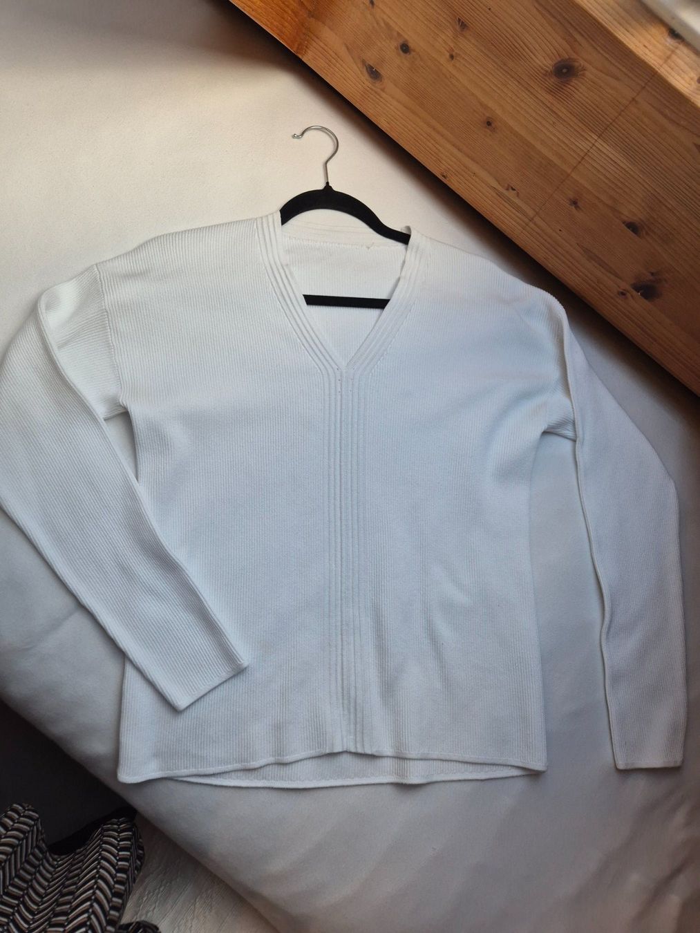 Pullover & Sweatshirts: Damen Pullover weiss V-Ausschnitt gerippt – Gebraucht aus Zürich von Drago670 8
