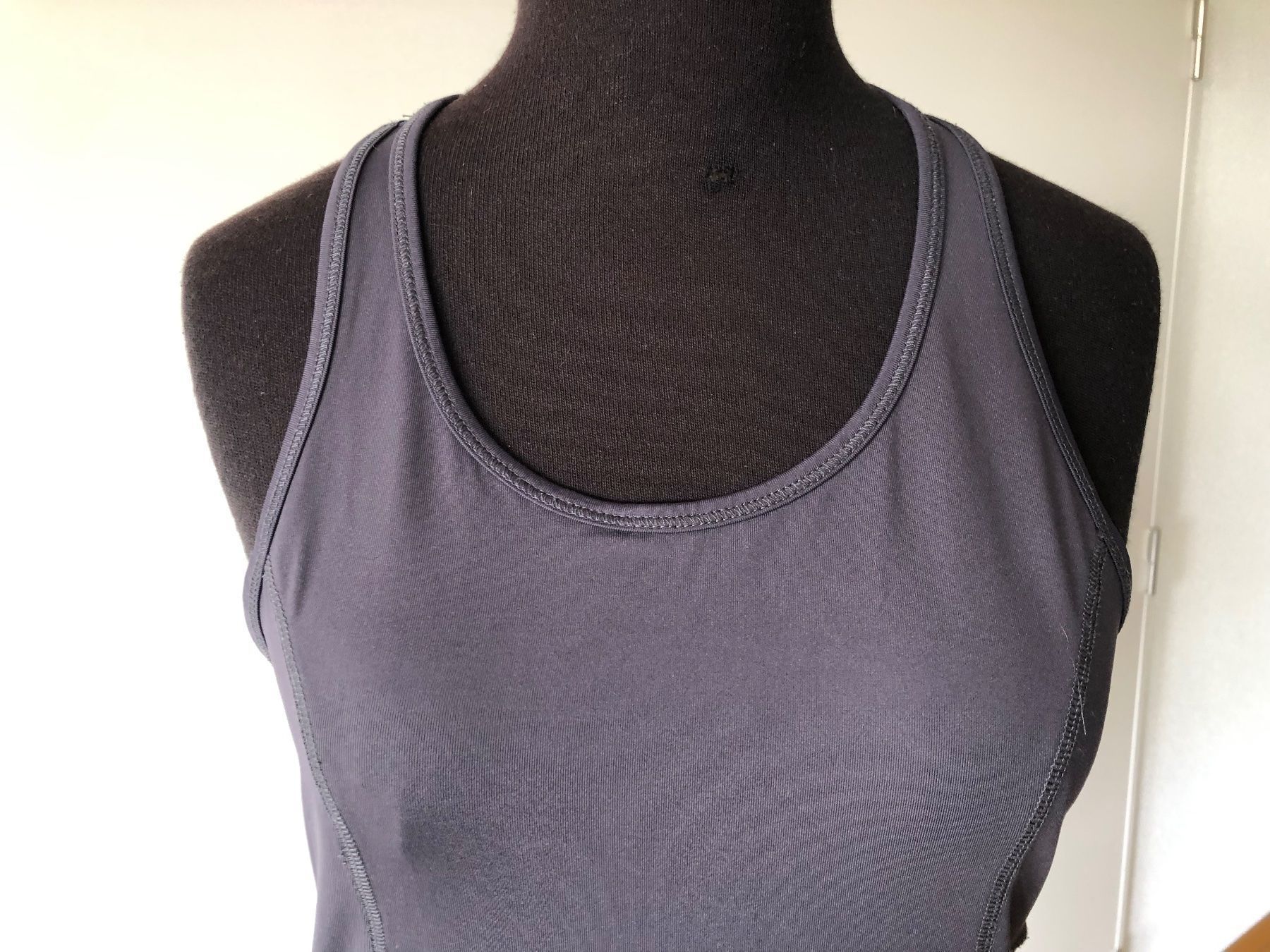 Oysho Tops: OYSHO Sportstop. Anthrazitgrau. Gr L. – Gebraucht aus Bern von Etzy 1