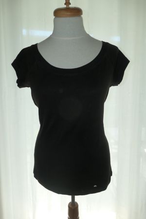 Damen T-Shirt schwarz Grösse F44 guter Zustand
