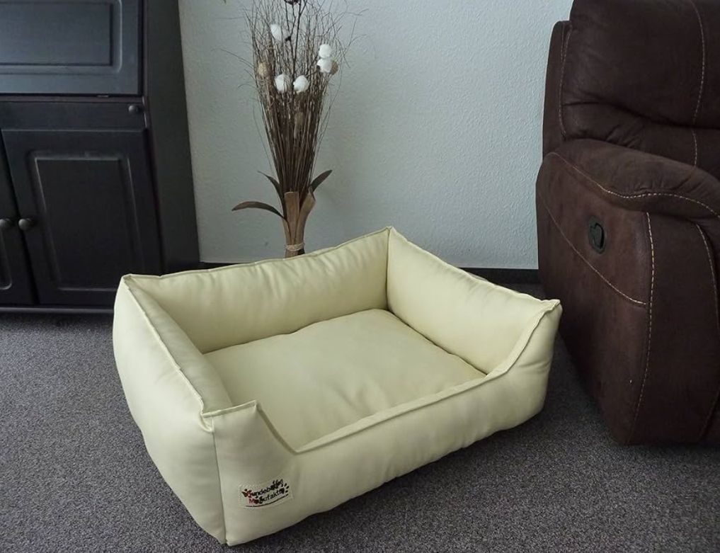Liege- & Schlafplätze: Hundebett Kustleder 155 cm x 105 cm, Creme  – Neu und originalverpackt aus Winterthur von SwissPrime