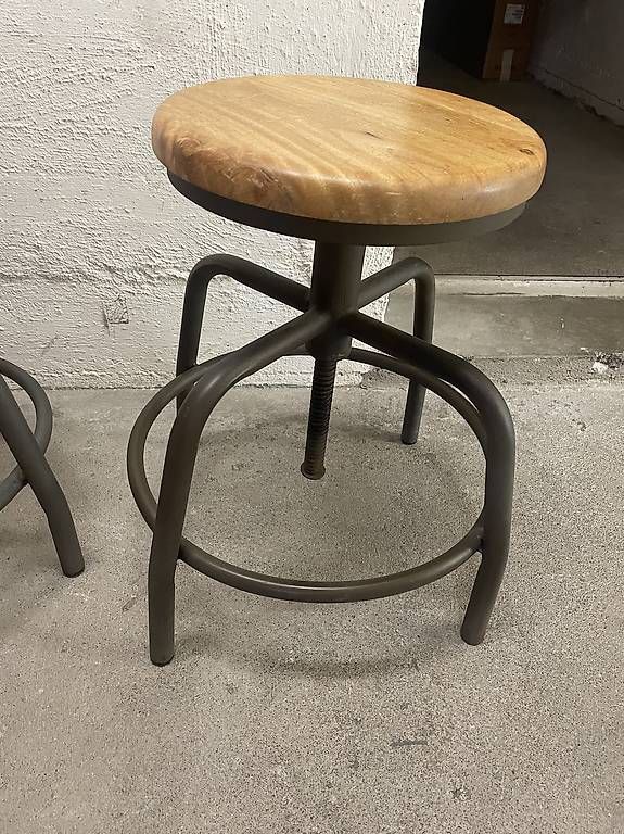 Sgabelli: Retro Fabrik Hocker höhenverstellbar – Usato da Dübendorf venduto da rocki07