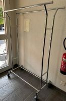 GONSER Kleiderständer mit 2 Stangen auf Rollen – bis 136 kg