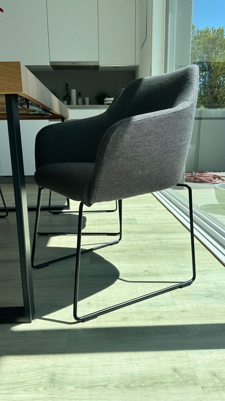 Set di tavolo e panche: Ikea Esstisch und 4 Esszimmerstühle. – Usato da Zürich venduto da gab_t8g7 5