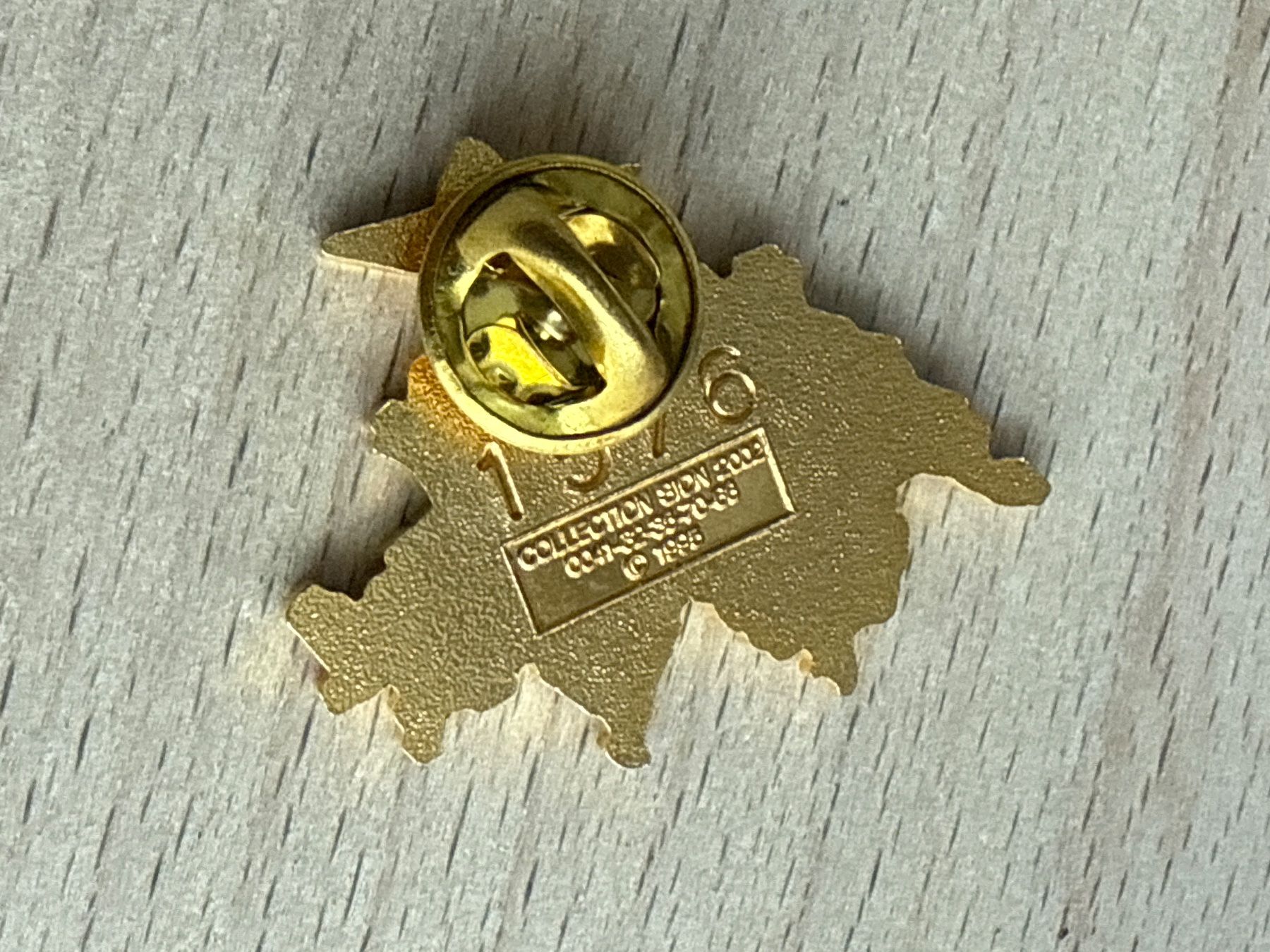Plaquettes & Badges: Pin Sion Wallis 2002 Freestyle Skiing – D'occasion à Glattbrugg par Schweigmatt 1