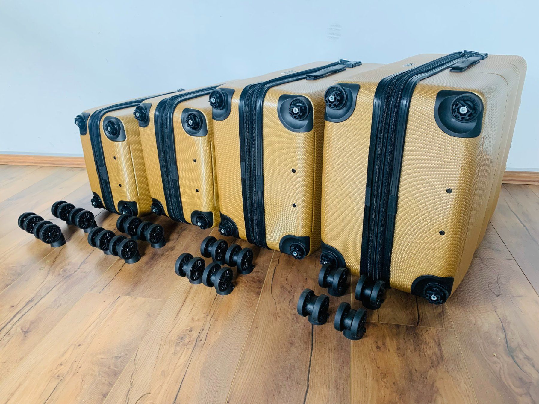 Valigie: 4 teiliges Koffer Polycarbonat gateBAG BUNDLE GOLD NEU – Nuovo e nell'imballaggio originale da Bergdietikon venduto da shopAgent 1