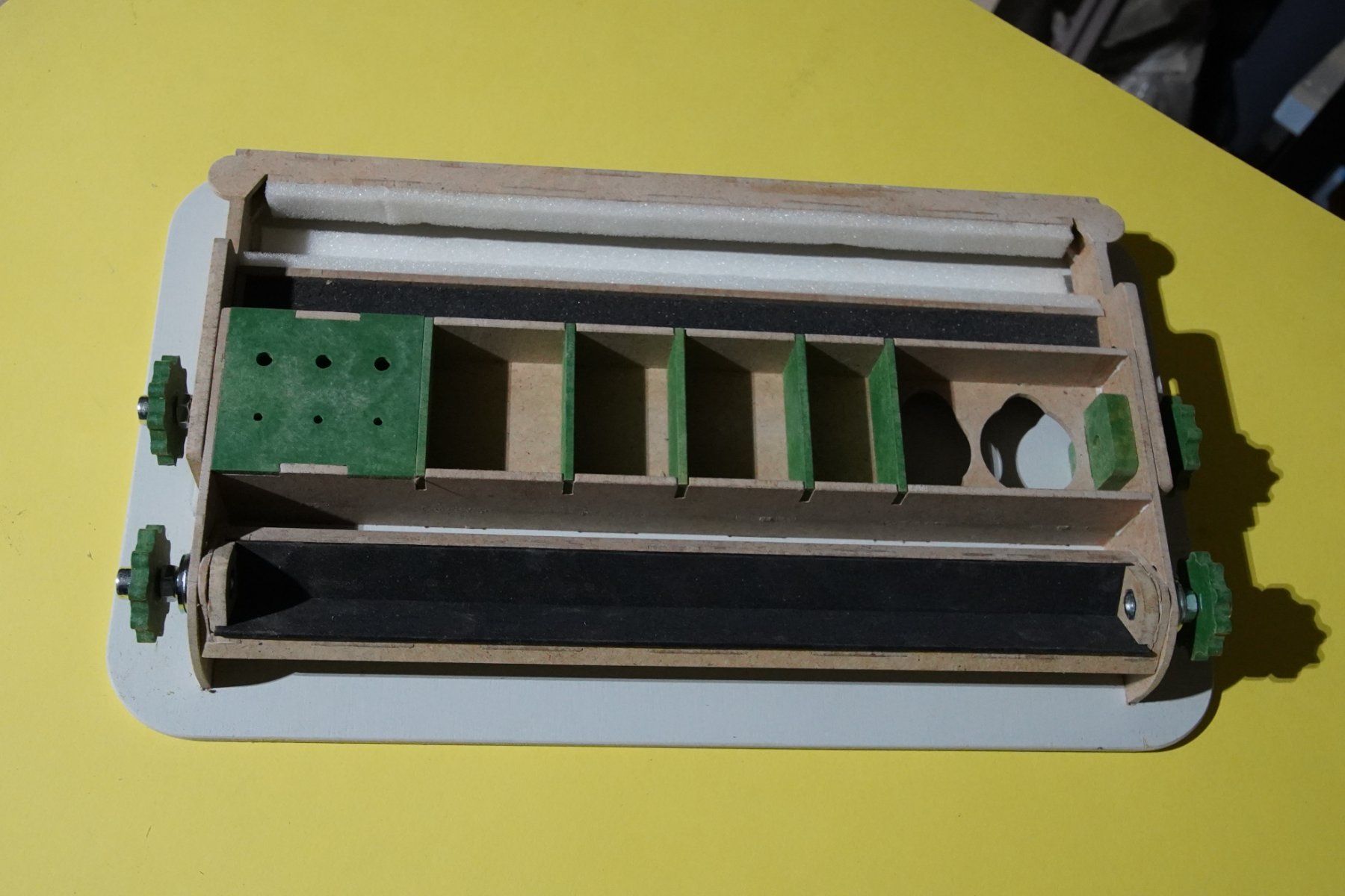 Modellini di ferrovie: Serviceliege für Spur N Modelle – Nuovo e nell'imballaggio originale da Bettlach venduto da Natan3