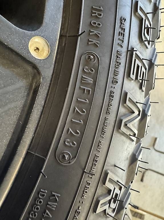 Pneus & Kompletträder: Kompletträder Ford F150 Expedition – Gebraucht aus Buchs von Sommituning01 3