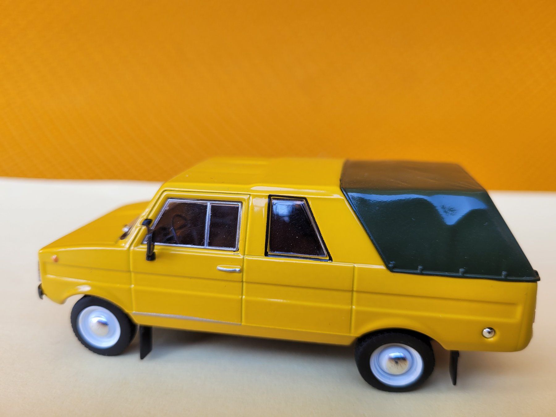 Modellini d'auto: Tarpan 233 jaune 1:43 DeA - Pologne – Nuovo (secondo la descrizione) da Domdidier venduto da Bimbo57 3